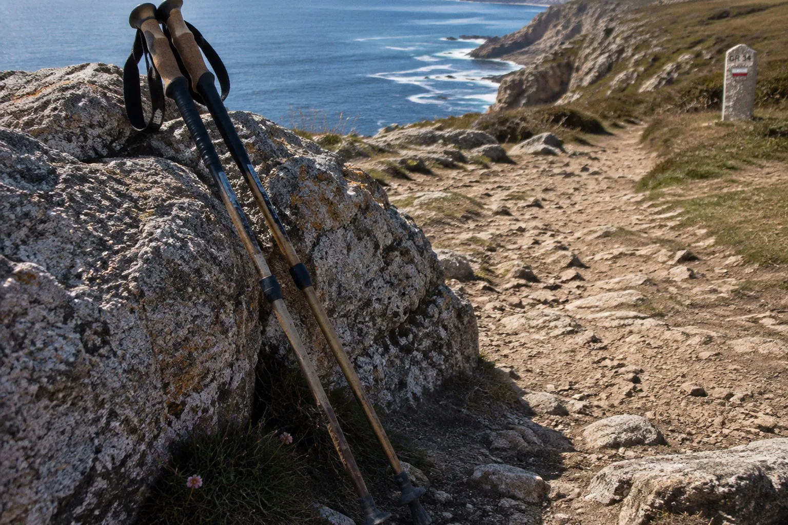 Bâtons de marche sur le littoral : l'avant-après en randonnée